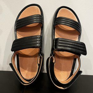 madewell black quilted flatform sandals in leather